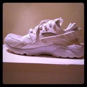 Tennis shoe